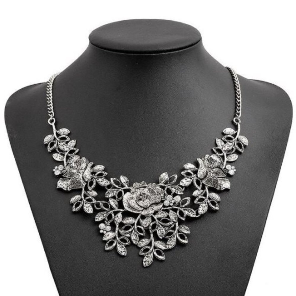 Silverblom Necklace
